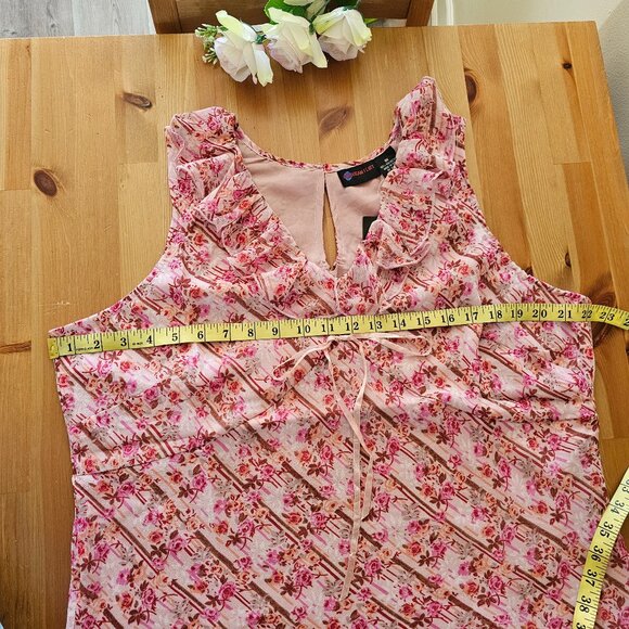 American Flirt - Women's ruffle trim v neck blouse Floral Print - Picture 5 of 7